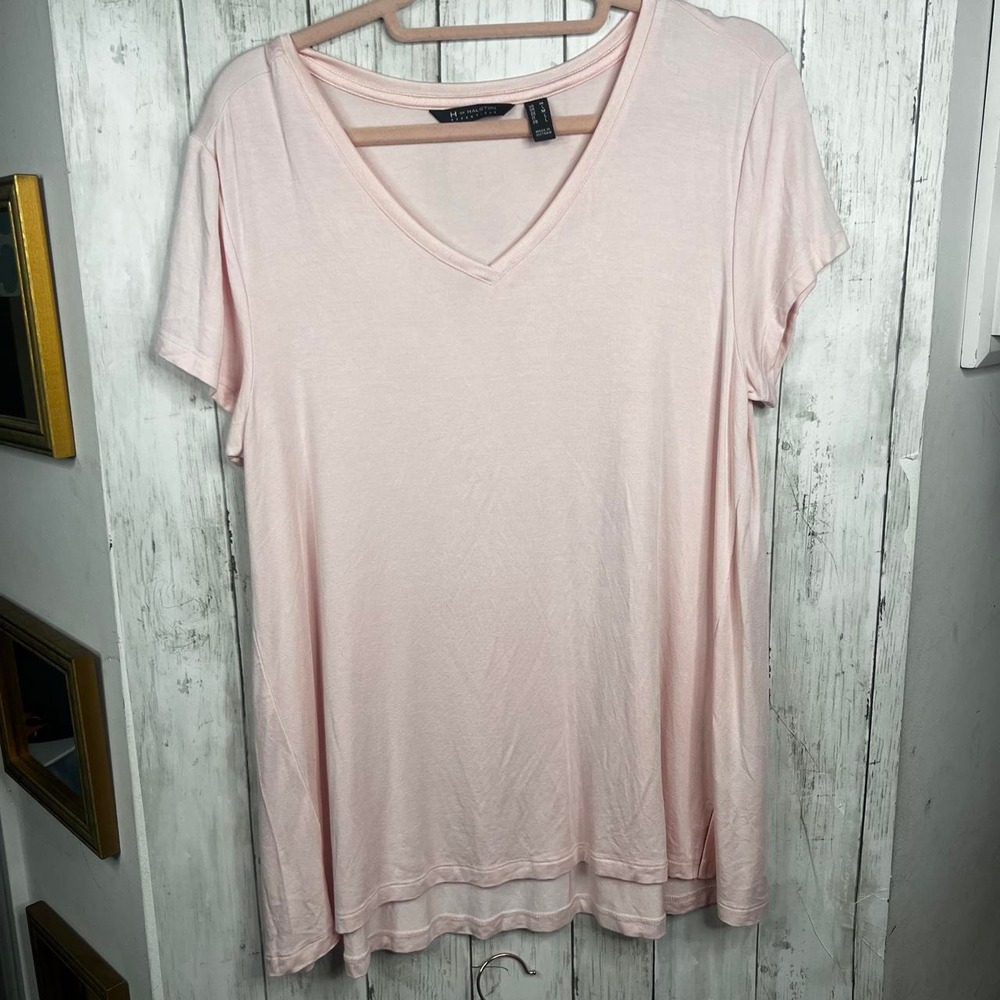 H by Halston Essentials light pink v-neck t-shirt in size M EUC SOFT